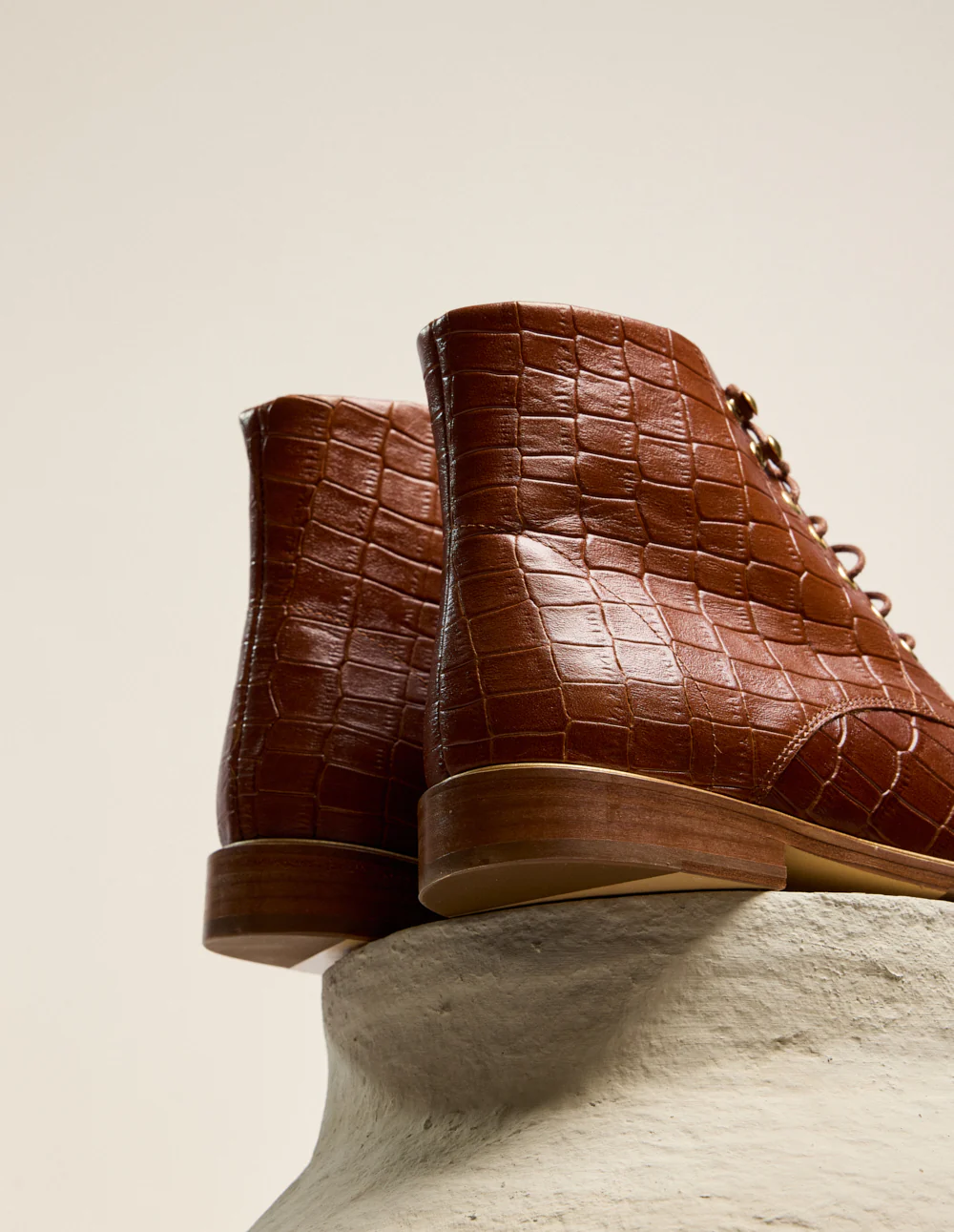 Bottines à lacets Lucienne - Cuir croco marron - Image 6